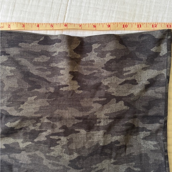 Spanx Camouflage Leggings, So Soft, Size Large - Picture 3 of 5